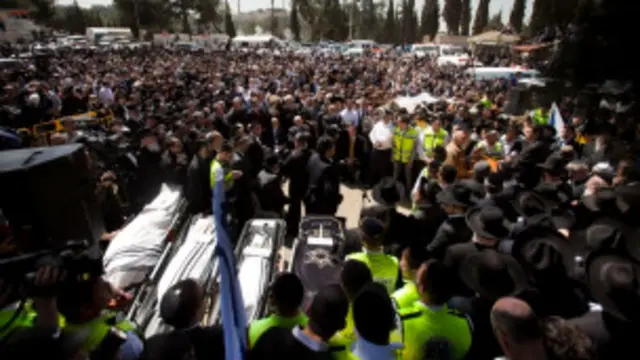 गत बुधबार पेरिसमा शार्ली एब्डो पत्रिकाको कार्यालयमा हमला गरि इस्लामिक बन्दूकधारीहरुले १२ जनाको ज्यान लिएका थिए।