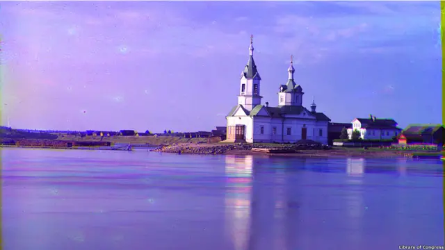 वो हर तस्वीर को तीन कांच की प्लेटों पर उतारते थे. लाल, नीली और हरी कांच की प्लेटों पर तीन तस्वीरें उतारने के बाद उन्हें एक साथ मिलाया जाता था. 