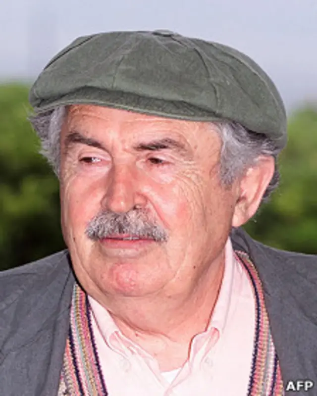 تونینو گوئرا نوشتن را در دورانی که در اردوگاهی آلمان زندانی بود آغاز کرد