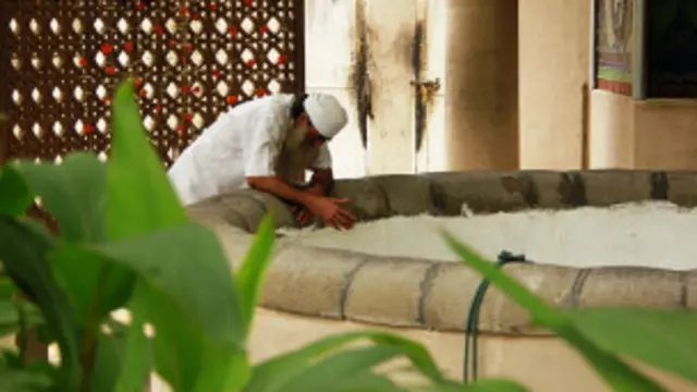 در سال ۲۰۰۴ میلادی برآورد شد که آیین زرتشتی بین ۱۴۵ هزار تا ۲۱۰ هزار نفر پیرو در ایران، هند و برخی نقاط دیگر جهان دارد