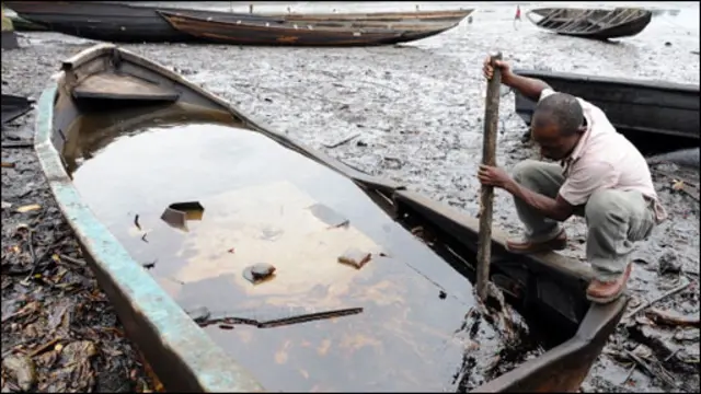 Ribuan nelayan di kawasan Bodo, Nigeria selatan, terdampak tumpahan minyak Shell.