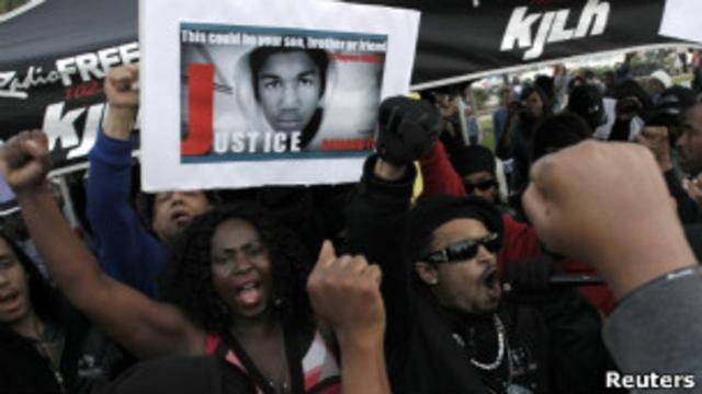 Protesto pela morte de Trayvon Martin em Los Angeles. | Foto: Reuters
