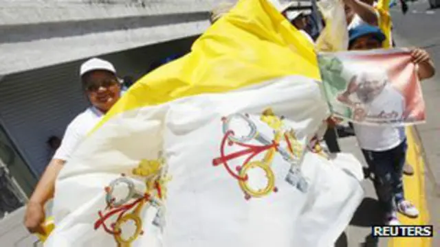 Warga Meksiko memadati jalan-jalan protokol untuk mengelu-elukan Paus Benediktus XVI.