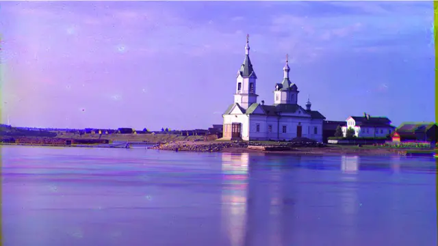 او هر عکس را با صفحه‌های شفاف شیشه‌ای می‌گرفت. او هر عکس را سه بار و با فیلترهای قرمز و آبی و سبز می‌گرفت. هنگامی که این تصاویر با هم به نمایش در می‌آمدند، تبدیل به یک عکس کامل رنگی می‌شدند. تنها پس از ظهور عکاسی دیجیتال بود که امکان انتشار عکس‌های رنگی پروکودین گورسکی با کیفیت بالا امکان پذیر شد