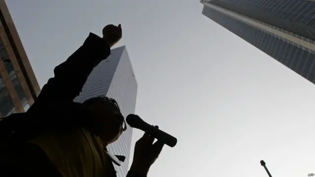 示威者抗议小圈子选举，要求实行普选。