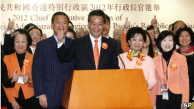 梁振英當上特首，人們驚呼：狼來了！