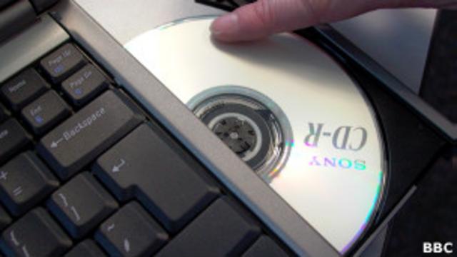 CD-диск и компьютер