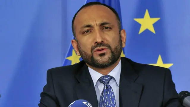 ښکاري چې ظاهراً دغه کسان د افغانستان د ملي امنیت شورا د سلاکار حنیف اتمر د شکایت پر بنسټ پوښتنو ګروېږنو ته ورغوښتل شوي.