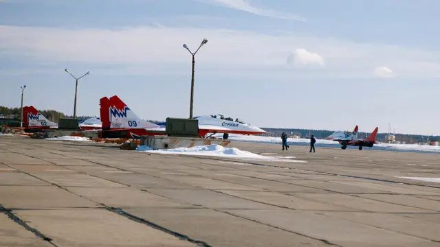 Мероприятие было приурочено ко дню основания 237-й гвардейского Проскуровского Краснознамённого орденов Кутузова и Александра Невского центра показа авиационной техники (ЦПАТ) имени Кожедуба в состав которого входят пилотажные группы "Стрижи" и "Русские Витязи"