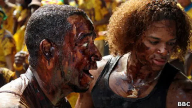 Участники карнавала в лондонском Ноттинг-хилл