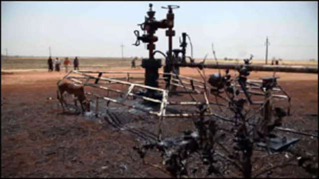 النزاع المسلح أدى إلى اضطراب في إنتاج النفط. 