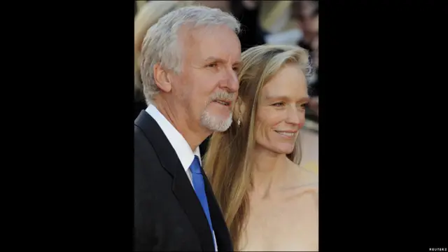 جيمز کامرون د خپلې ميرمنې سوزي سره په دې مراسمو کې گډون کړى و. کامرون وايي چې که چيرته د ټايټانيک دغه درې بعدي بڼه کاميابه شوه نو د خپلو نورو فلمونو لکه ټرمينېټر په درې بعدي کولو به هم فکر وکړي.