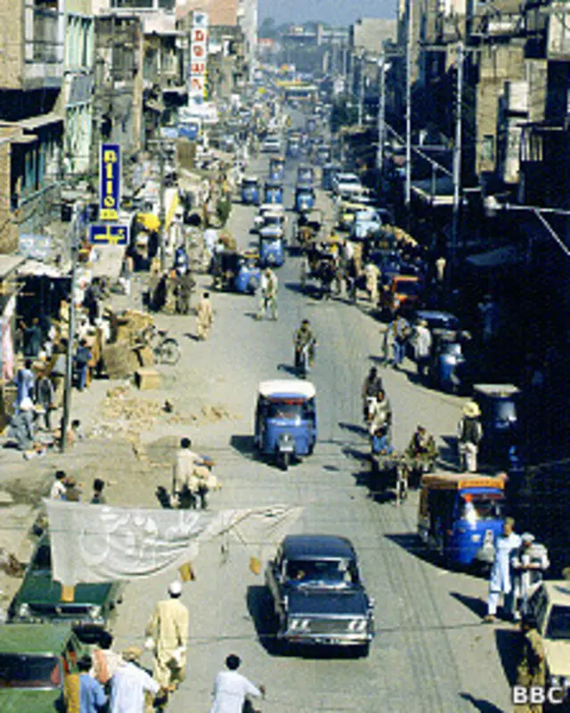 ٹریفک کے مسائل میں روز بروز اضافہ ہو رہا ہے۔