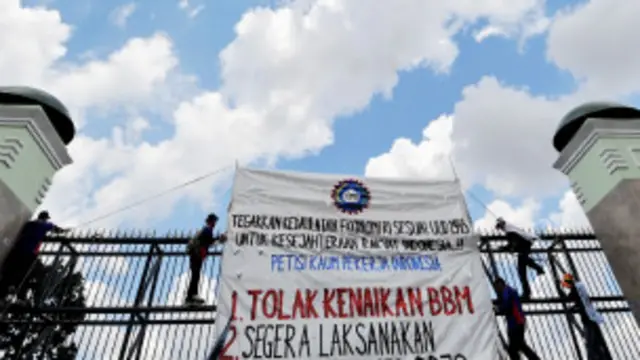 Penolakan kenaikan harga BBM bersubsidi disuarakan partai-partai oposisi.