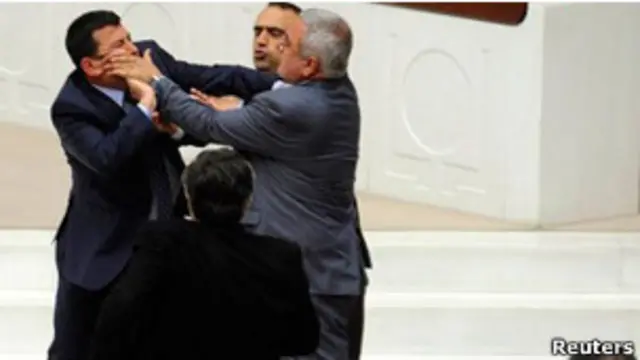 درگیری نمایندگان مجلس ترکیه