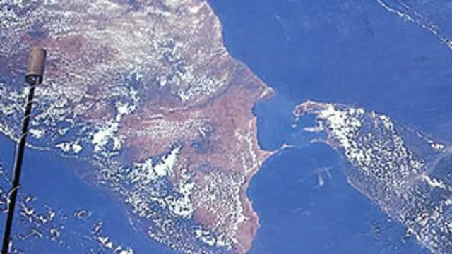 விண்ணிலிருந்து இந்தியா இலங்கை இடையிலான கடற் பகுதி