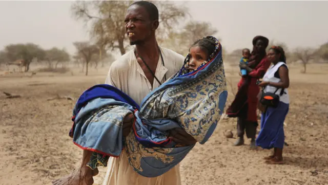 مرستندويه ټولنو خبرداری ورکړی چې د لویديځې افریقا د ساحل په سيمه کې به وچکالي په بشري ناورين واوړي. بې پولې ډاکتران وايي په چاد، بورکينا فاسو ، مالي، موريتانيا ، نيژير او شمالي سېنېگال کې بې وزلي او مرضونه د زرګونه کسانو ژوند ګواښي.