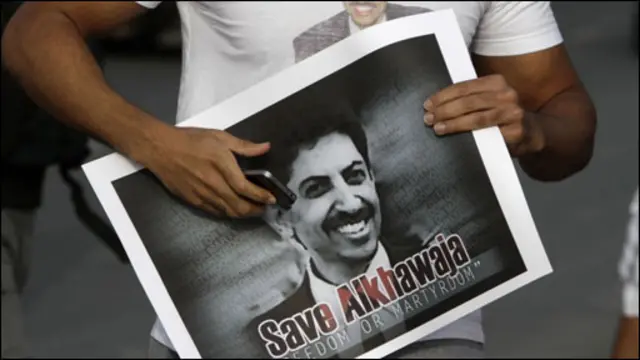 د زینب الخواجه پلار عبدالهادي الخواجه په ۲۰۱۱ کال د حکومت ضد مظاهرو کې د رول لرلو په تور لاهم د زندان په تورو تیارو کې دی.