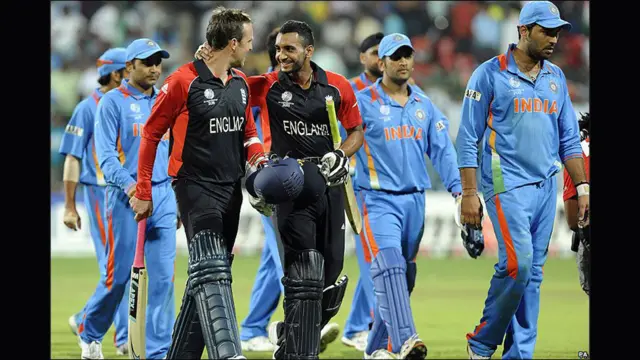 इंग्लैंड को अंतिम ओवर में जीतने के लिए 14 रन चाहिए थे, मगर बने 13 – मैच टाई हो गया. ये विश्व कप इतिहास में टाई होनेवाला चौथा मैच था.