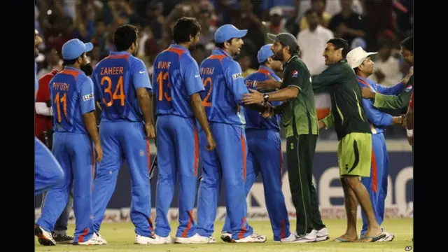 भारतीय गेंदबाज़ पाकिस्तानी बल्लेबाज़ों पर हावी रहे जिन्होंने अंतिम ओवर की पाँचवीं गेंद पर पाकिस्तान को 231 रन पर समेट डाला. पाकिस्तान 29 रनों से हार गया. भारत फ़ाइनल में पहुँचा. मैन ऑफ़ द मैच रहे सचिन तेंदुलकर.