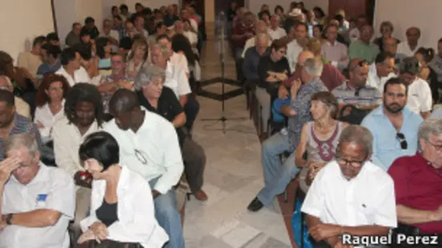 Asistentes a la charla de Carlos saladrigas