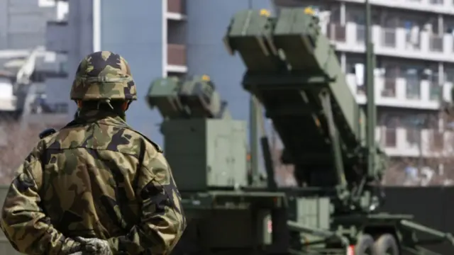 日本士兵看守导弹