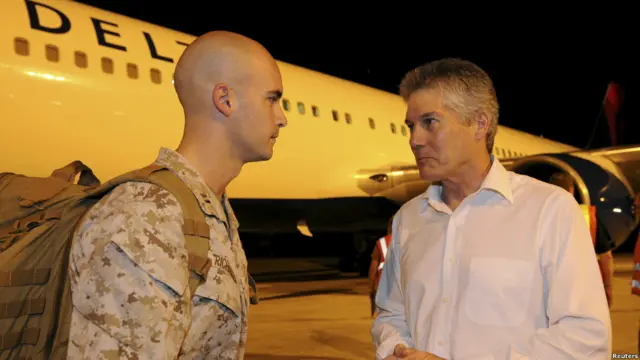 Menteri Pertahanan Australia, Stephen Smith, menyambut marinir