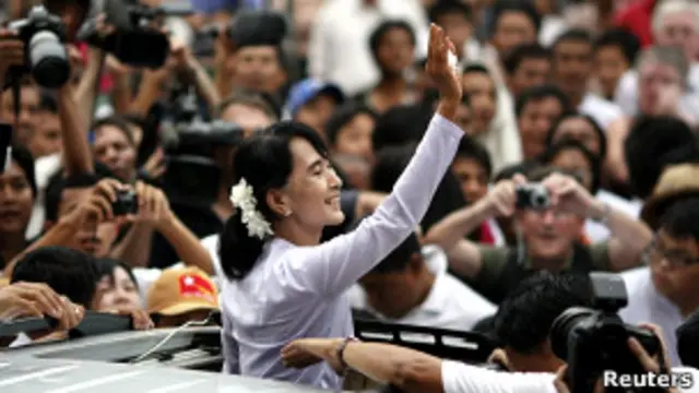 Bà Aung San Suu Kyi