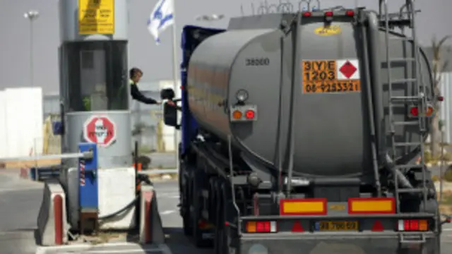 شاحنة وقود في غزة 