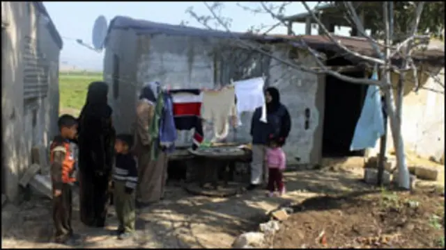 يواجه الأطفال السوريون مشاكل صحية وتعليمية كبيرة تضاف إلى تحديات العيش في بيئة حرب. 