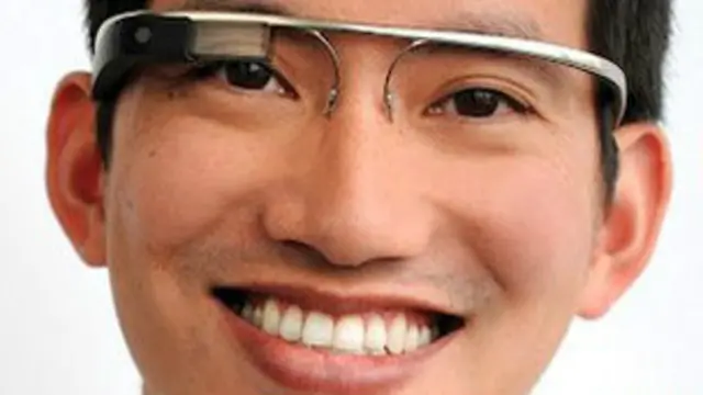 चश्मे में लगे स्क्रीन पर तमाम जानकारियां हासिल की जा सकती हैं.