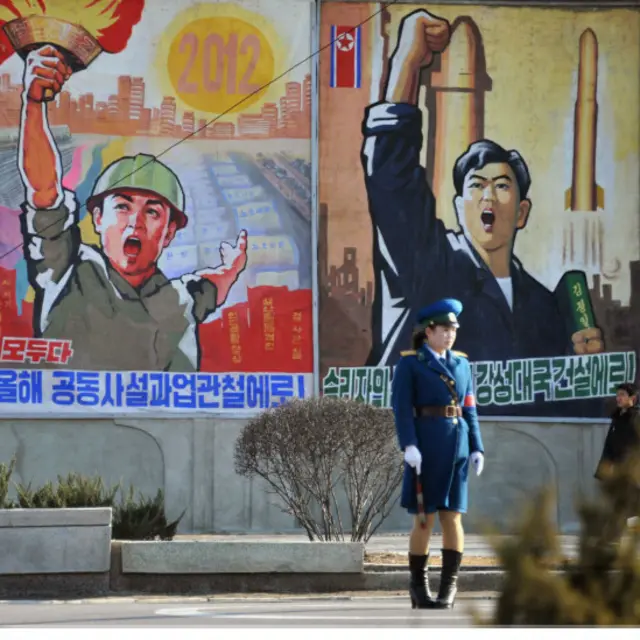 Sang đến thế hệ lãnh đạo thứ ba, Kim Jong-un, Bắc Triều Tiên vẫn là một xã hội thuần tuý cộng sản kiểu Stalin. Biểu ngữ trên tường khuyến khích sản xuất: 'Phấn đấu hoàn thành kế hoạch năm nay". Các nước láng giềng cũng lo ngại về tham vọng hỏa tiễn của Bình Nhưỡng.