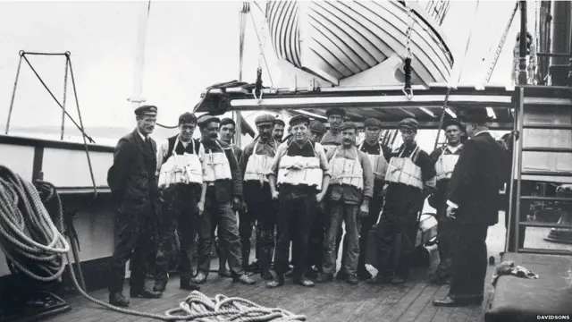 Будущему священнику предложили остаться на корабле до Нью-Йорка, но, послав запрос своему наставнику в Дублин, он получил ответ: "Покиньте корабль". Браун хранил эту телеграмму всю свою жизнь в бумажнике и говорил, что священное подчинение впервые спасло человеческую жизнь.