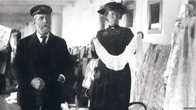 Одни из лучших фотографий, снятых на борту "Титаника", были сделаны преподобным Фрэнком Брауном. К столетию гибели корабля будет опубликован альбом его снимков. Режиссер Джеймс Кэмерон использовал эти фотографии при работе над своим фильмом.