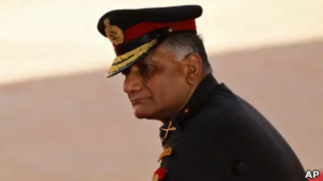 सेना प्रमुख ने कहा है कि लोगों को भ्रमित करने के लिए सेना को दक्षिणपंथी रुझाव वाला बताया जाता है.