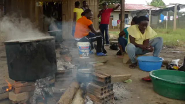 Haitianos esperam na fronteira do Peru para entrar no Brasil (Foto de arquivo/João Fellet))