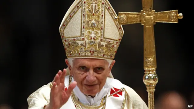 Paus Benediktus XVI mengutuk keras pastor Katolik pembankang.