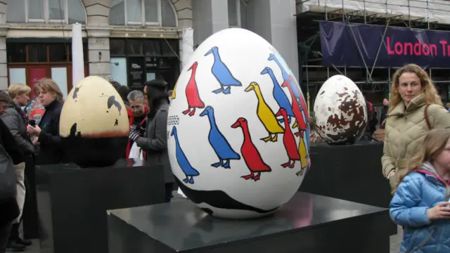 Salah satu telur seni di Covent Garden