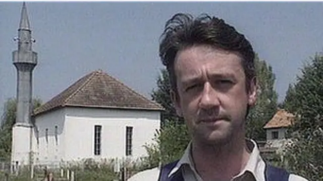 الن لیتل در سال ۱۹۹۲ در حال گزارش از سارایوو