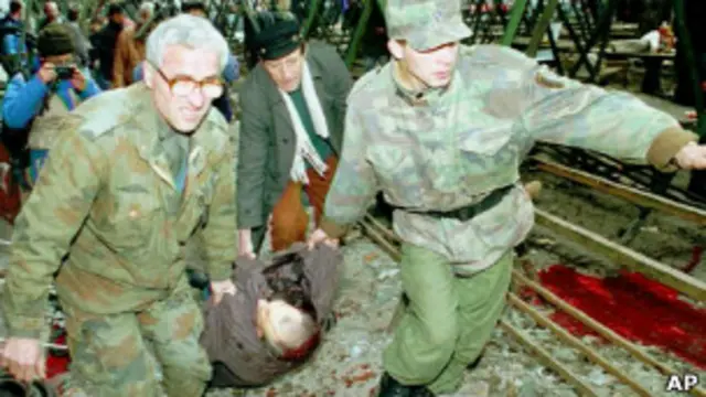 Жертвы артобстрела в Сараево