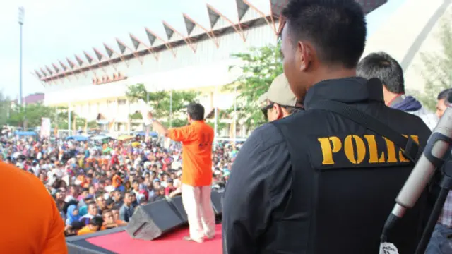 Persoalan keamanan menjadi masalah dalam pilkada langsung di beberapa tempat.