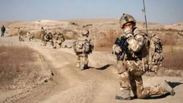 د اتو بندیانو برتانوي مدافع وکیلان وايي، د دوی موکلین د کندهار او هلمند له کلیو د چاپو پر مهال نیول شوي.