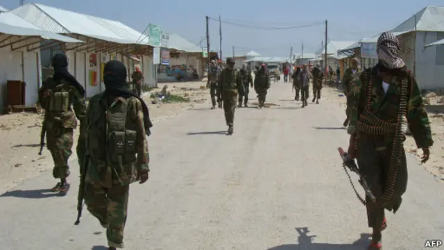 Kelompok militan al-Shabab di kawasan pinggiran Mogadishu.