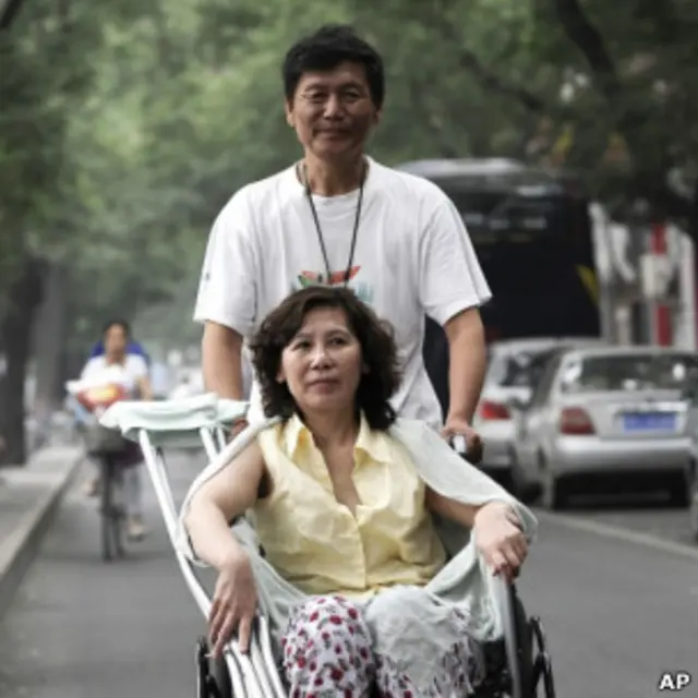 倪玉兰和董继勤夫妇（30/06/2010）