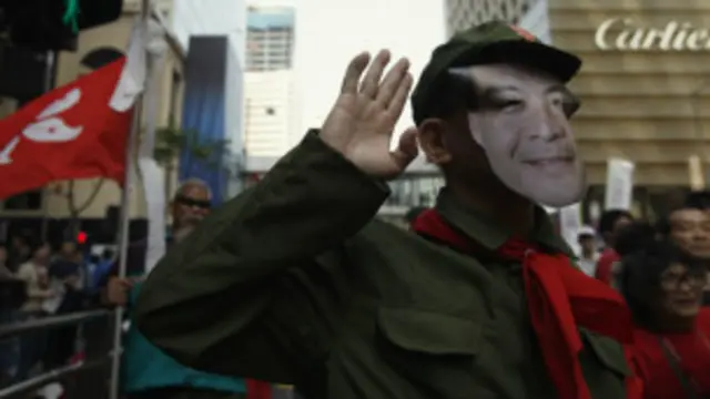 梁振英当选港首