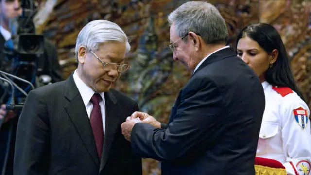 Ông Nguyễn Phú Trọng được Chủ tịch Cuba, Raul Castro, tặng huân chương Jose Marti, nhà cách mạng giải phóng dân tộc Cuba.