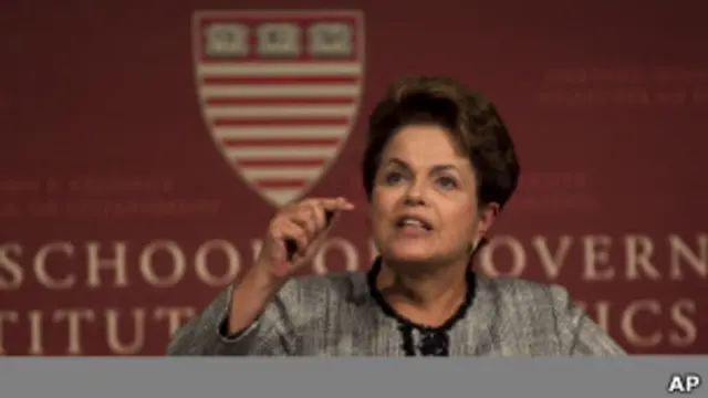 A presidente Dilma Rousseff em discurso na Universidade de Harvard