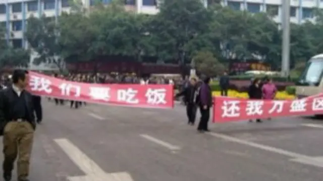 重庆出动大批防暴警察镇压万盛示威（网友提供图片）