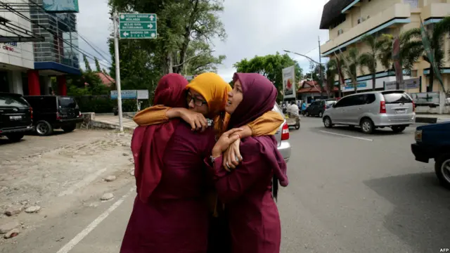 Warga Banda Aceh yang panik karena gempa