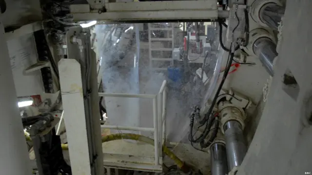 Бурильная машина